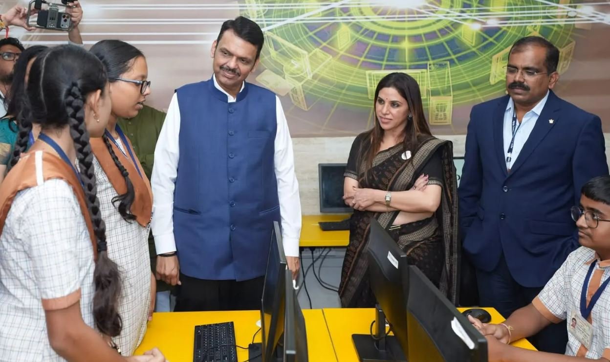 CM Devendra Fadnavis Praises BMC School Students for Developing Apps in Just One Month